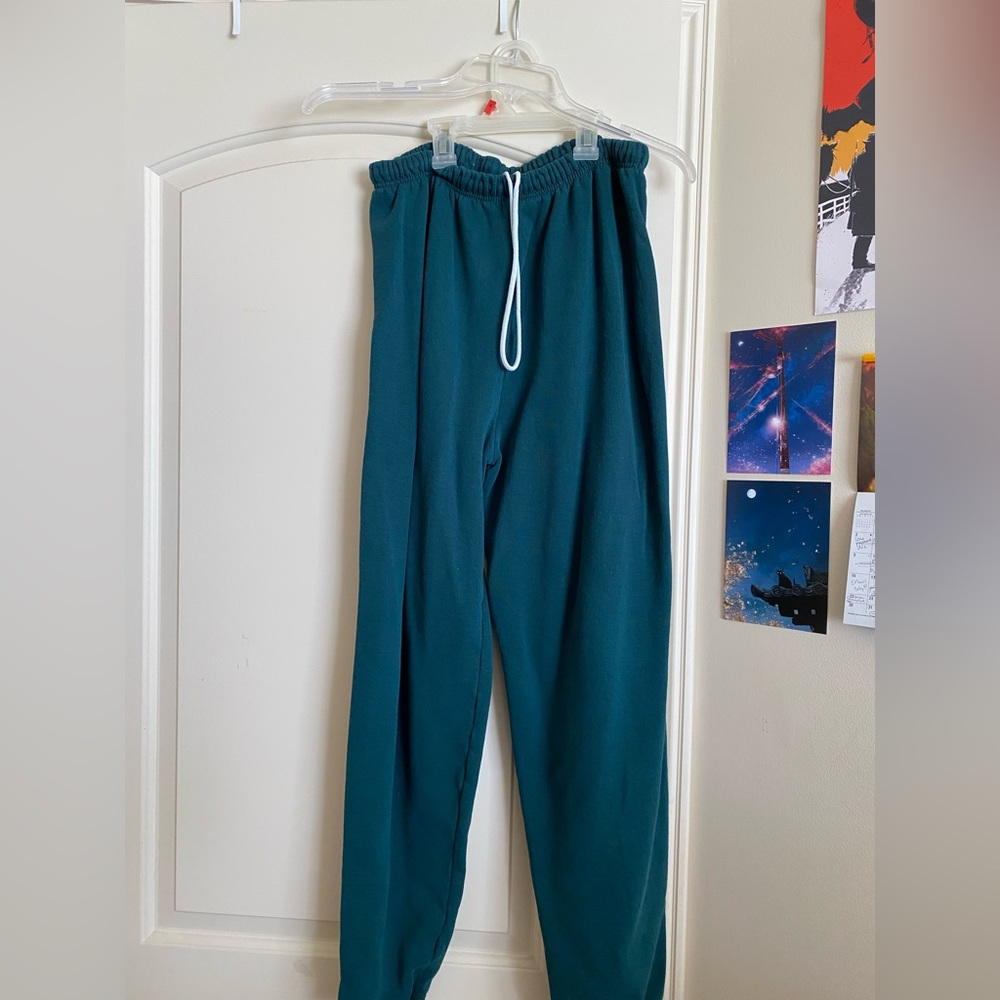 Men’s dark green sweatpants
